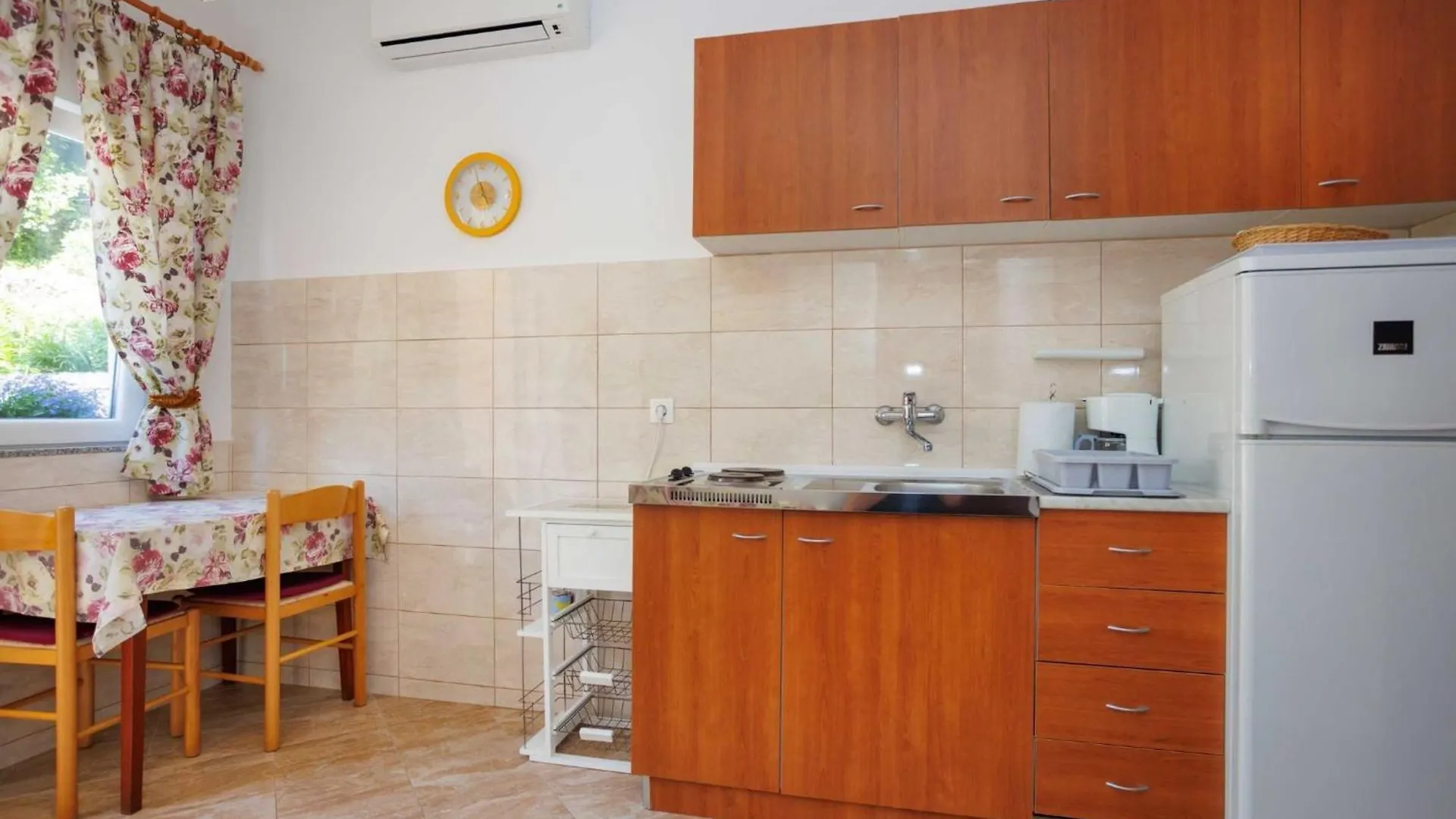 Beachfront Cozy Krk Apartment With Balcony