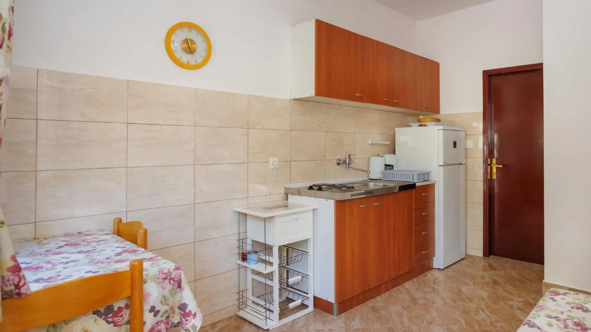 Beachfront Cozy Krk Apartment With Balcony